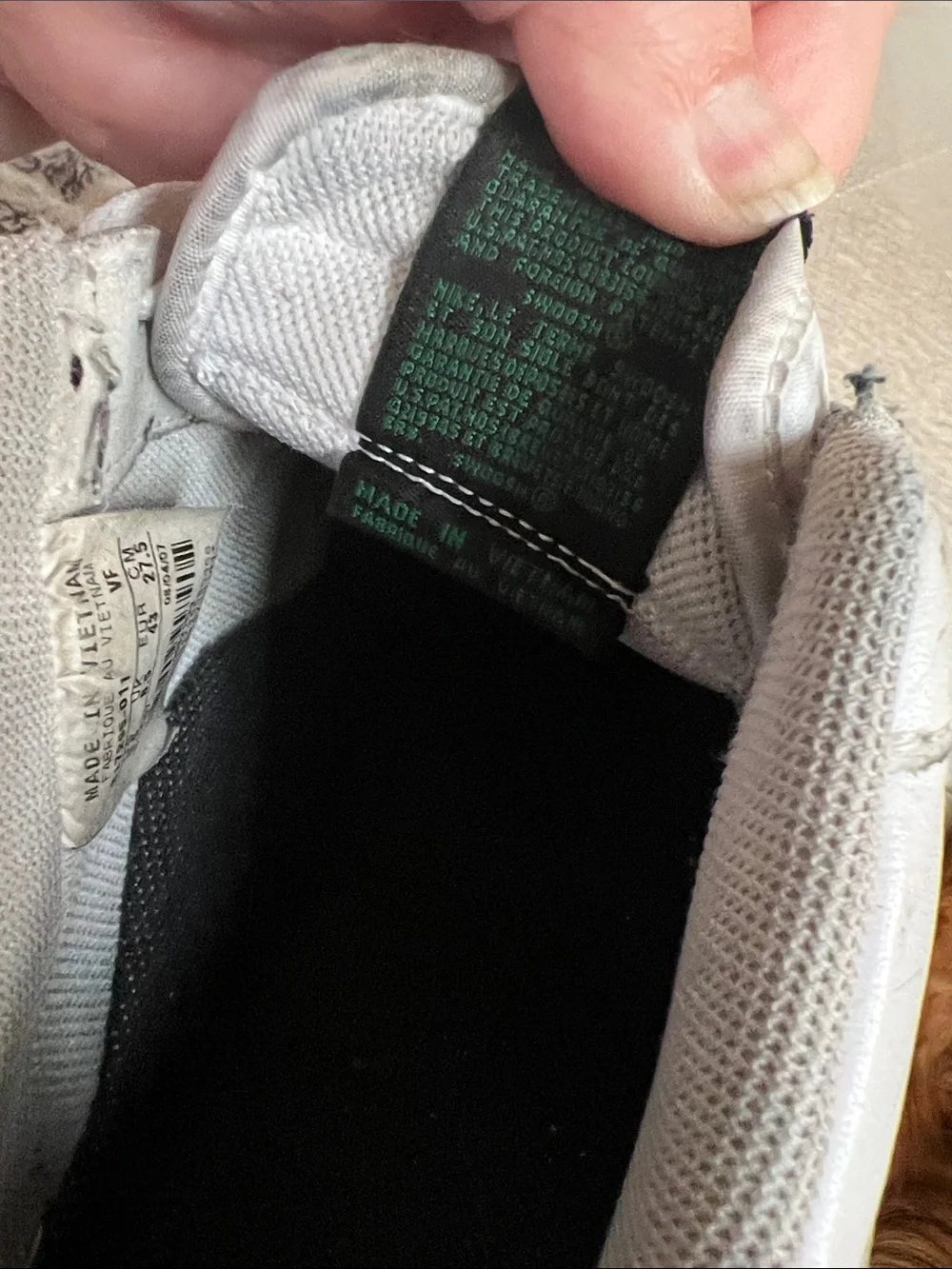 Nike Low-Top Sneakers in White, Black & Green *Rare* Sz 9.5 Air Force 1